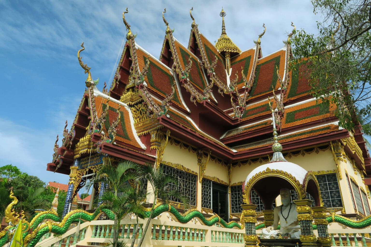 Onderaanzicht van de Wat Laem Suwannaram tempel op Koh Samui